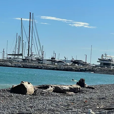Apartment Loubet Plage- Entre Et Cannes Villeneuve-Loubet